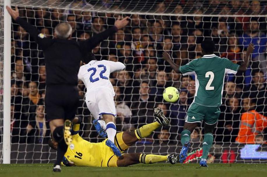 Parte bene l&#39;Italia al Craven Cottage di Londra. Dopo 12 minuti Giuseppe Rossi, su assist di Balotelli, batte  di destro il portiere nigeriano Ejide.